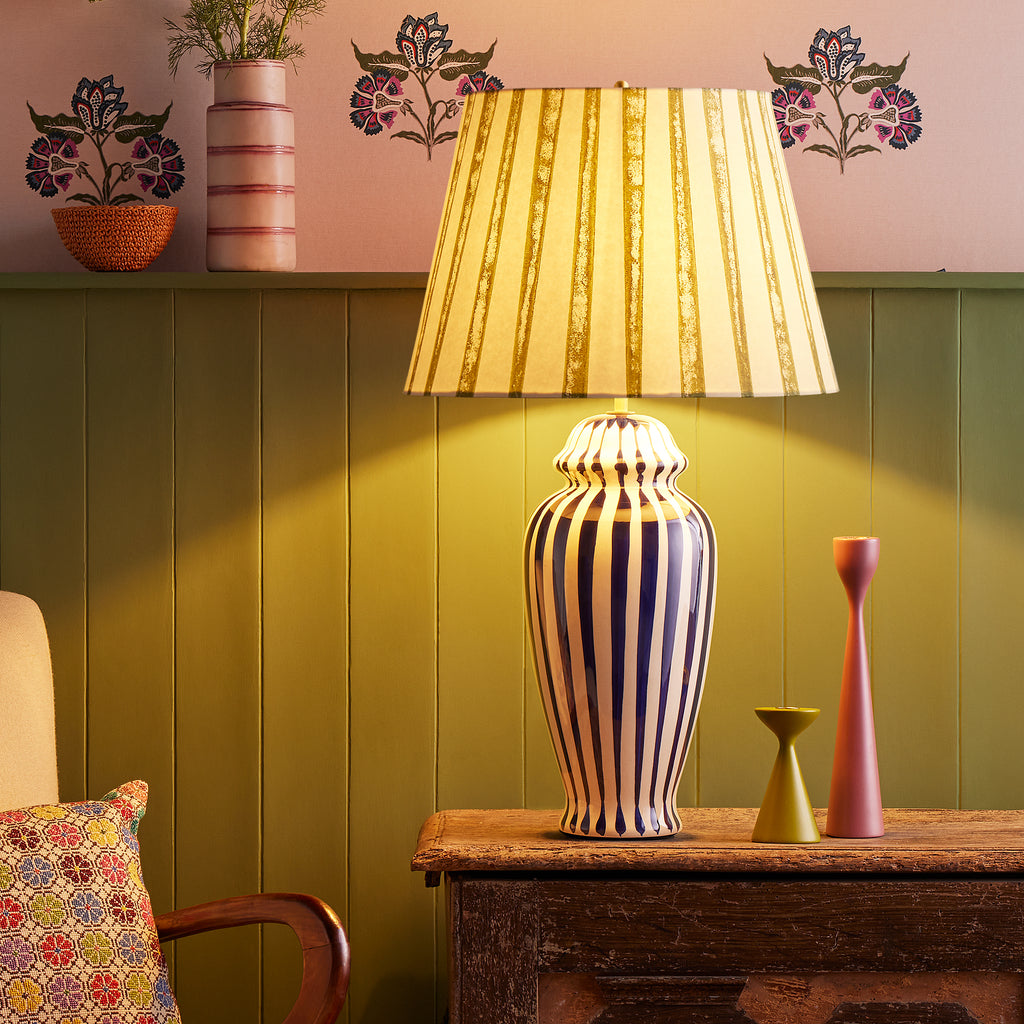 Regular Lottie table lamp with cobalt blue stripes